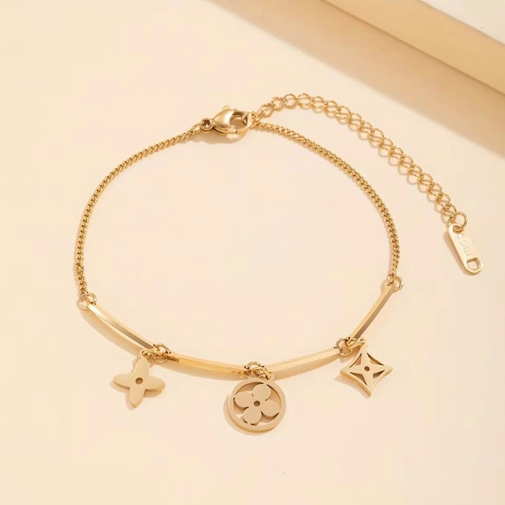 Women’s Gold Stainless Steel Clover Bracelet Idylle Blossom Monogram Bracelet